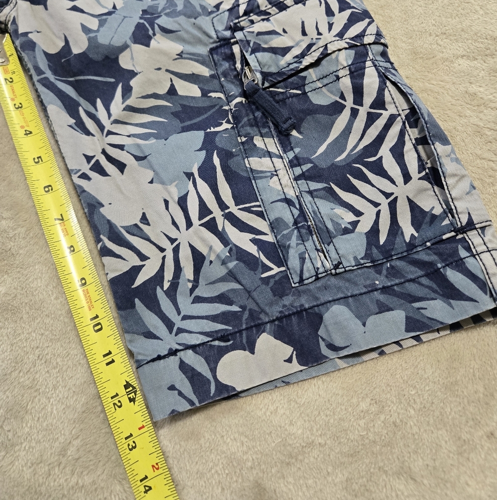 Levi's Tropical Slim Cargo Shorts Bermuda Style Mens Sz 30 Utility Hawaiian AOP - Picture 6 of 8